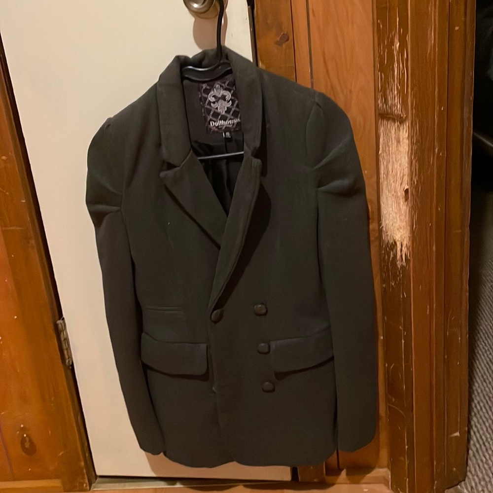 I’m selling a barely worn Dollhouse Outerwear jacket. It’s dark grey, Size xs
